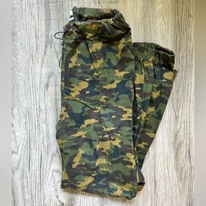 UO High Waist Joggers Camo